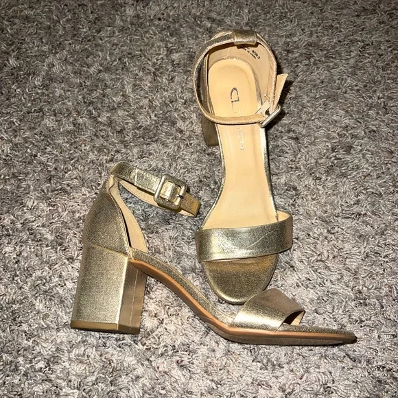 CL by Laundry Shoes Like New Cl By Laundry Gold Jody Block
